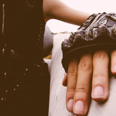 GLOVE WARD
